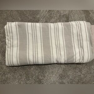 Nice Threshold Queen Reversible Comforter